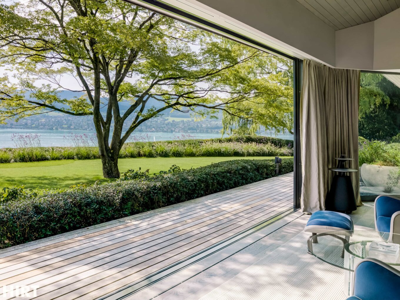 опускающиеся фасады HIRT