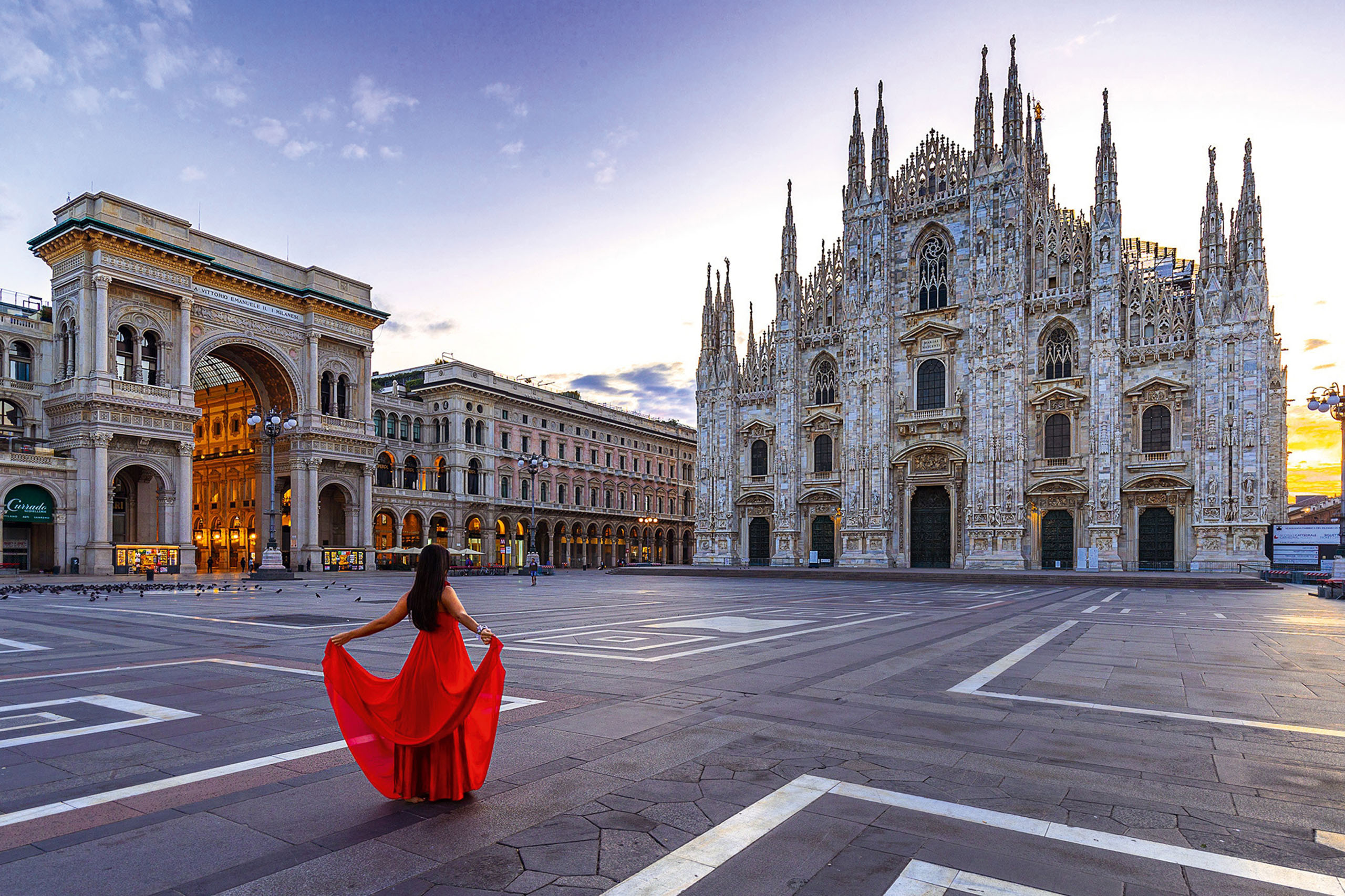 Piazza milano. : Площадь Пьяцца-Дуомо.