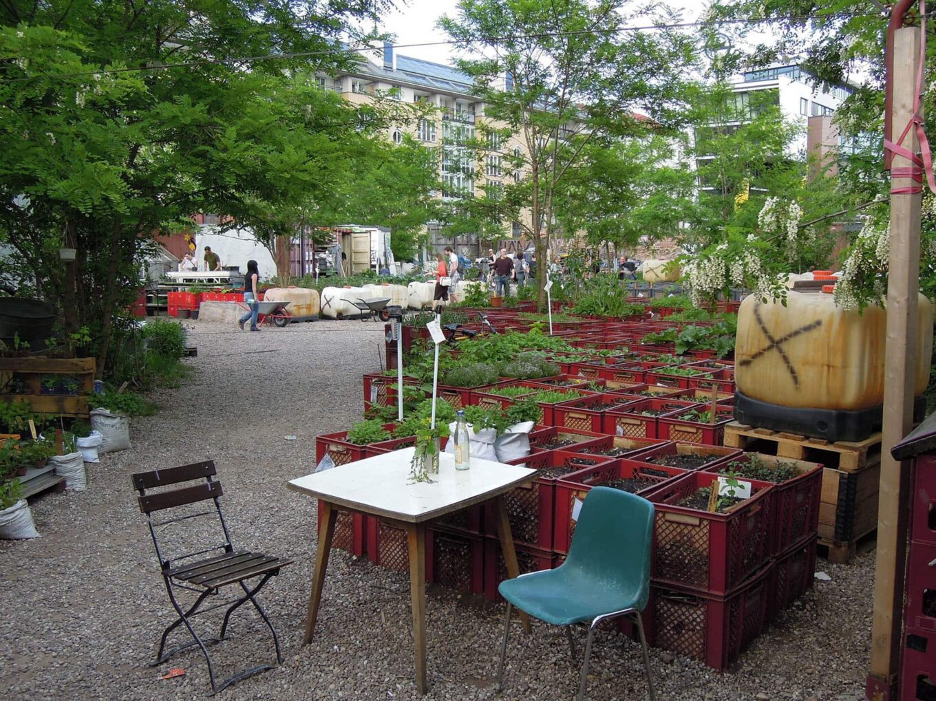 Urban village Prinzessinnengärten на площади Морицплац в Берлине