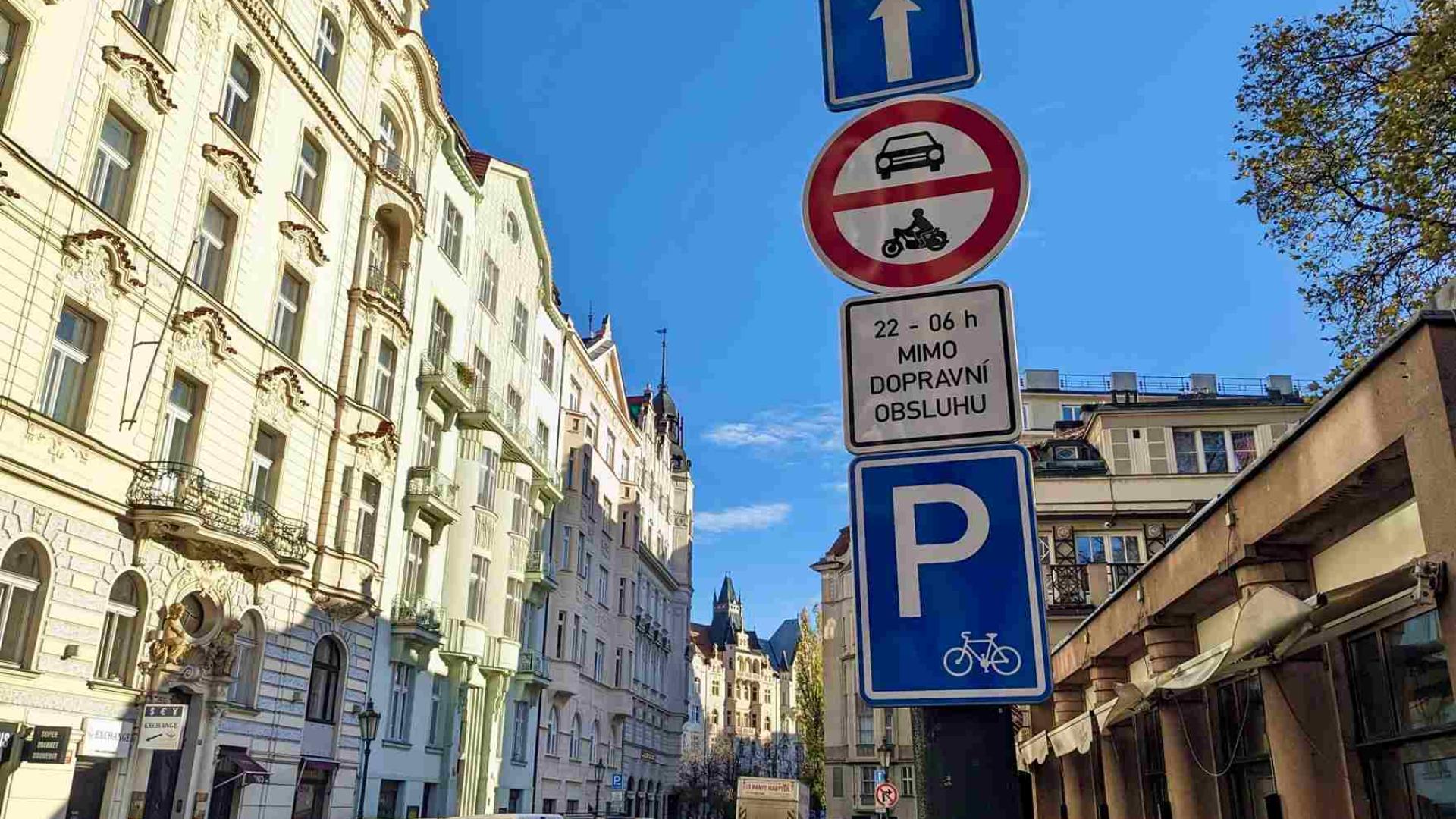 prague-has-banned-traffic-in-the-old-town-at-night-pragmatika-media