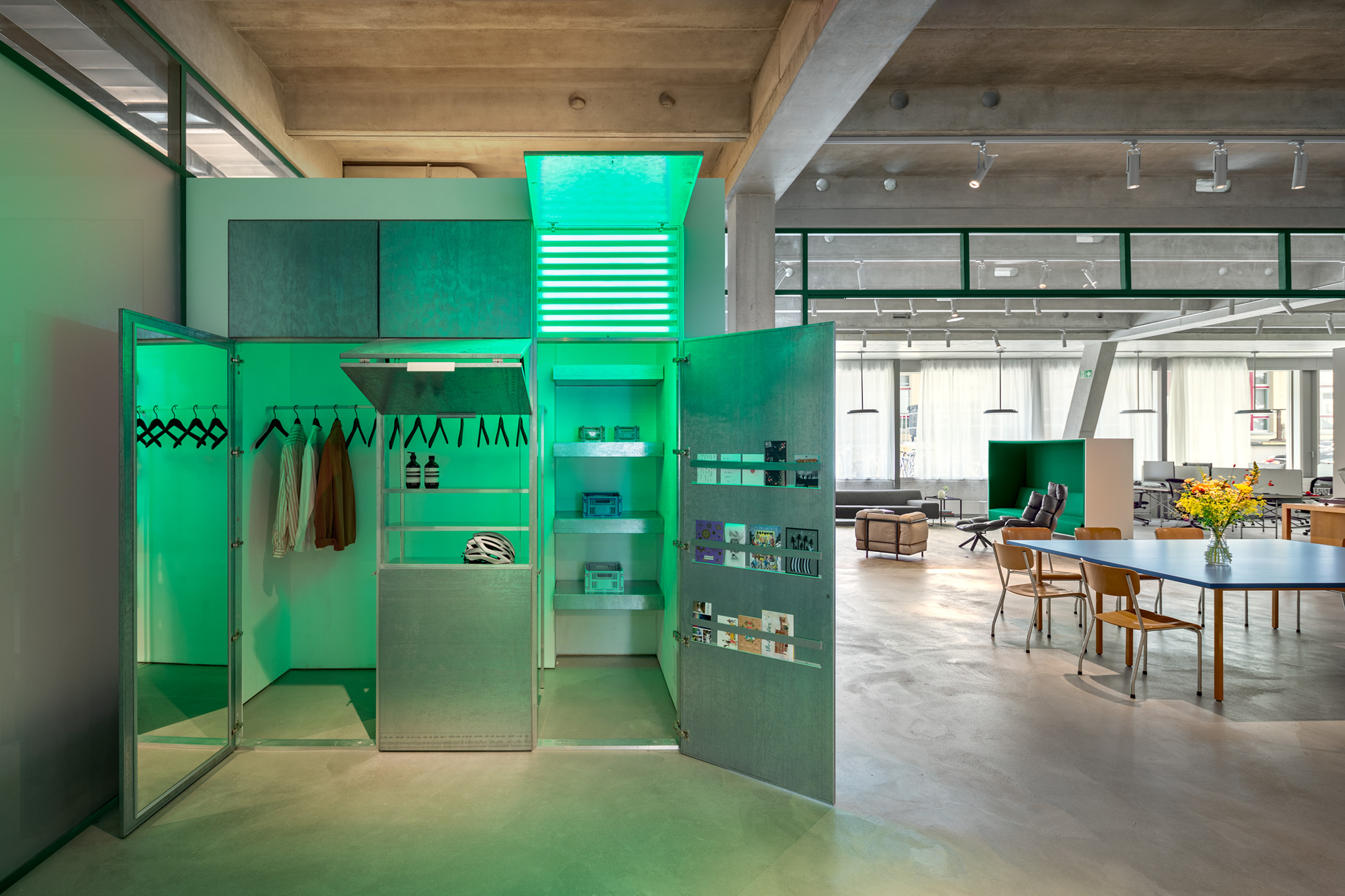 Dynamic Frame — dynamic interior of a film production office in Zurich ...