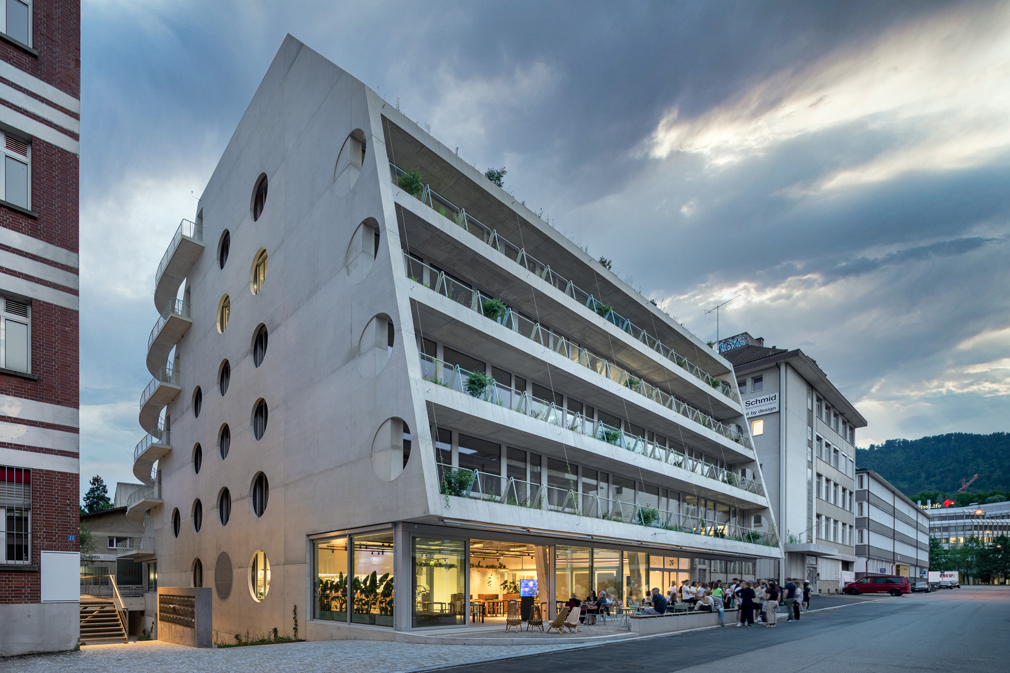 Dynamic Frame — dynamic interior of a film production office in Zurich ...