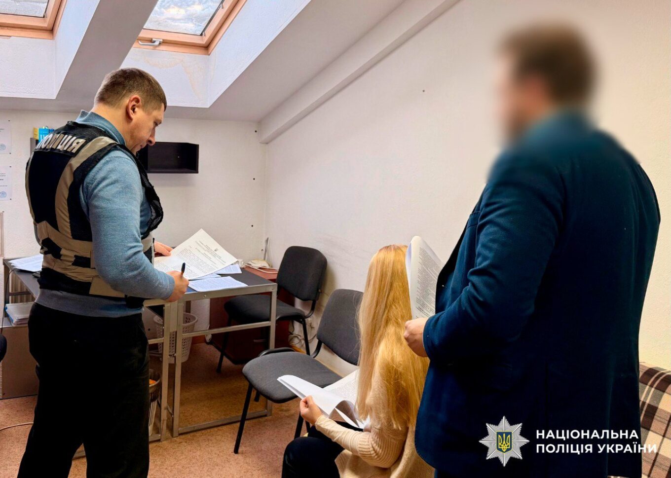 Посадовиця отримала підозру за незаконне захоплення землі в Голосіївському парку