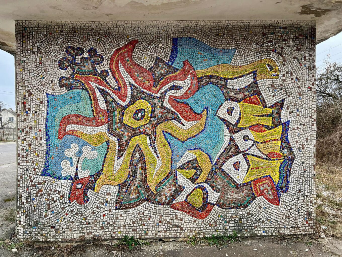 Мозаїка на зупинці громадського транспорту