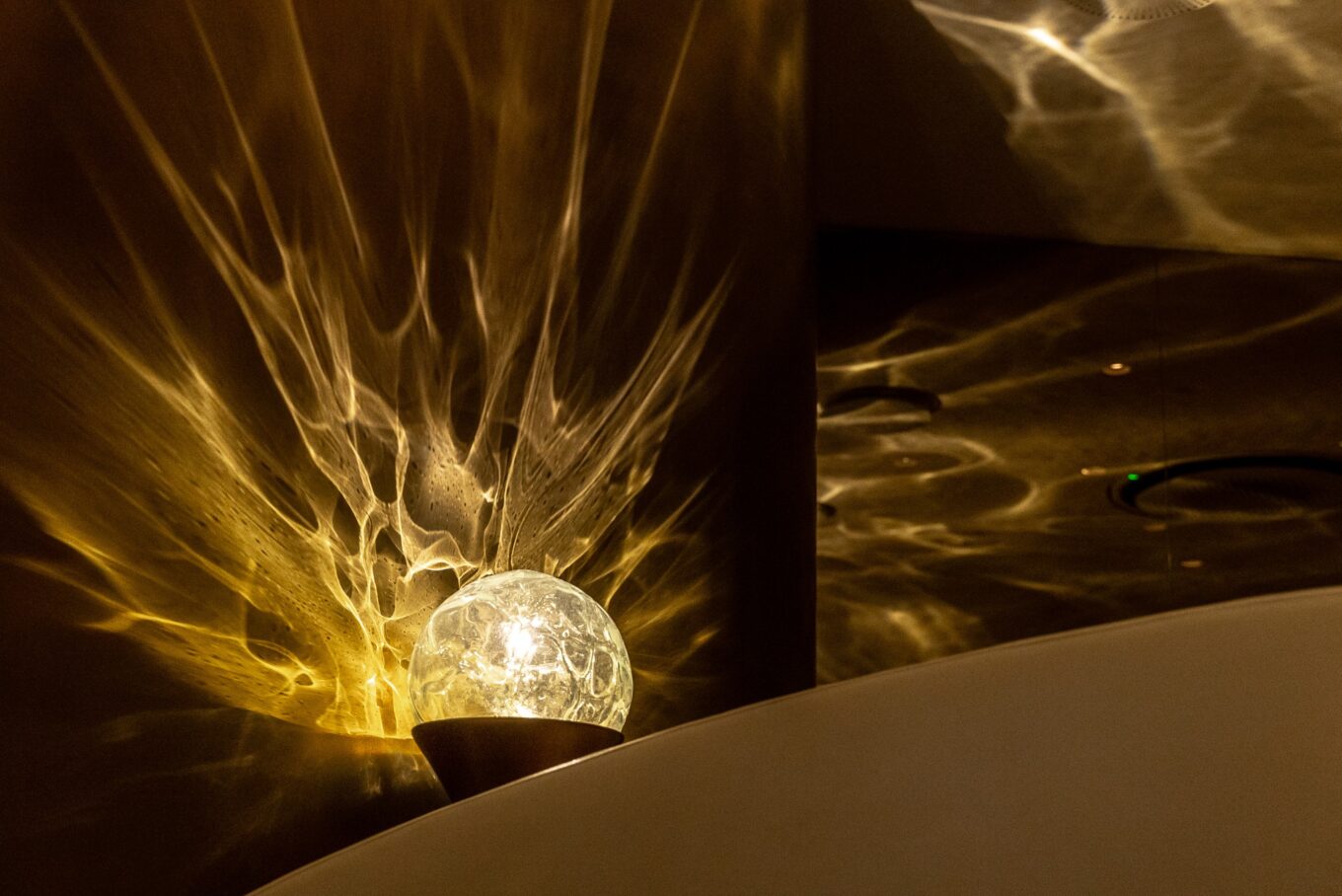 Світловий проєкт у ресторані Elevato