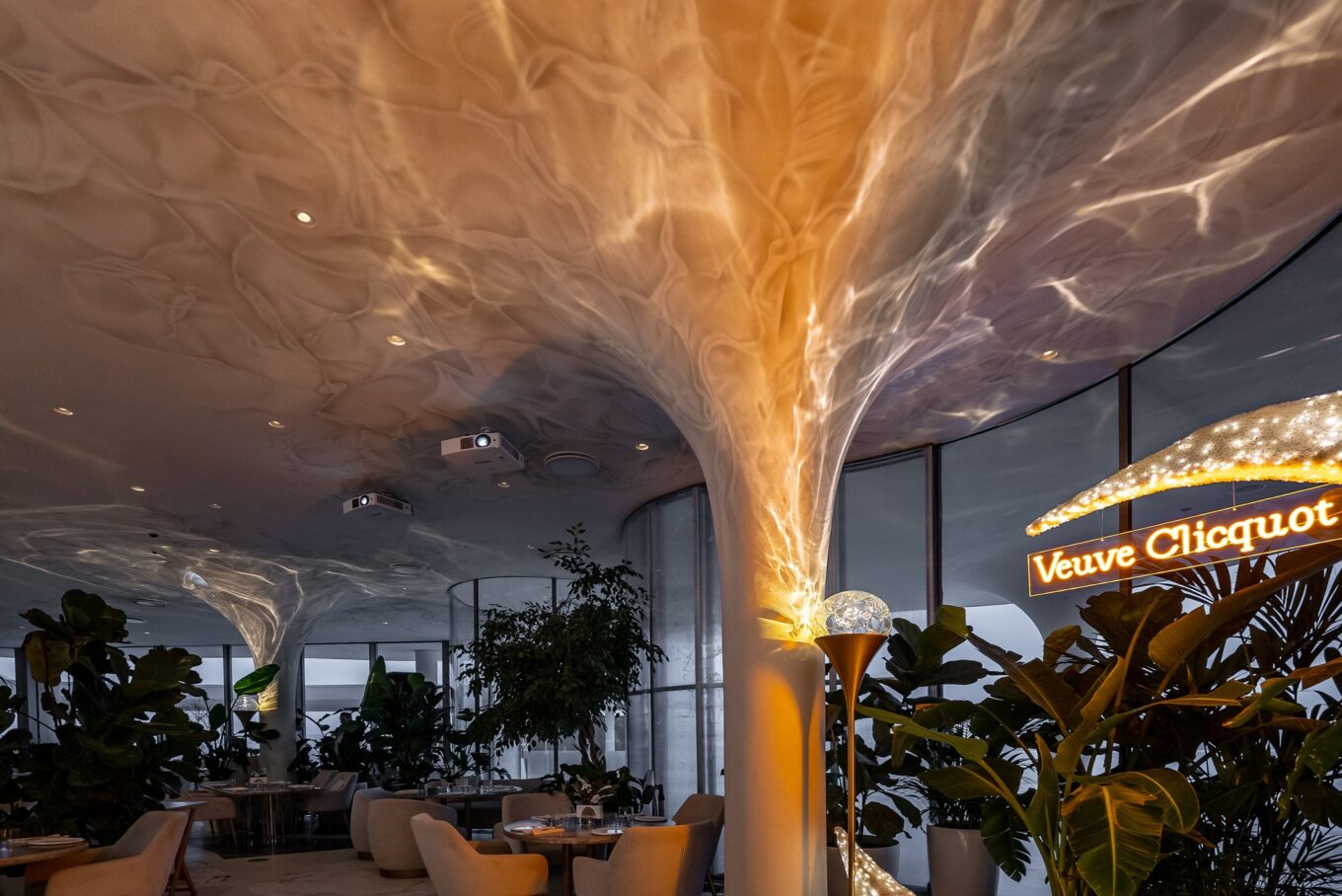 Світловий проєкт у ресторані Elevato