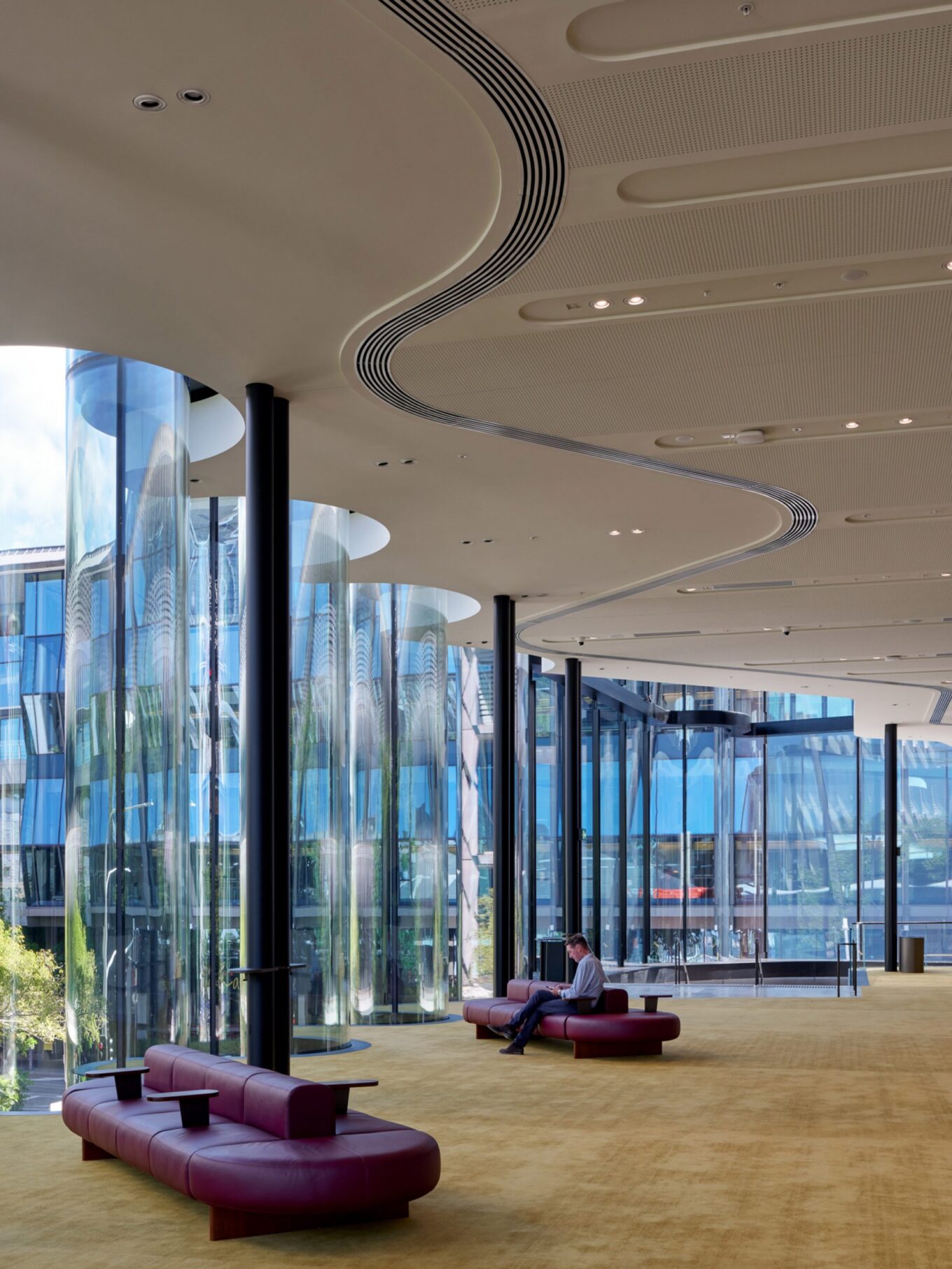 Театр зі скляним фасадом в Австралії