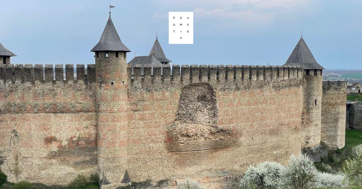 Een deel van een muur is ingestort in het fort van Khotyn.