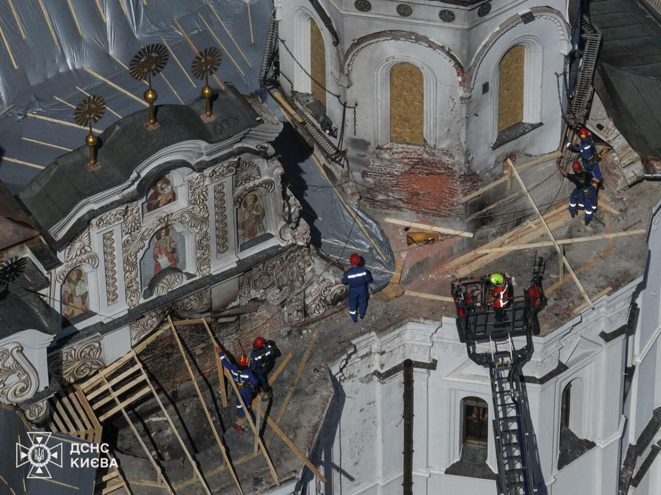 У Києві завершили консервацію даху Успенського собору