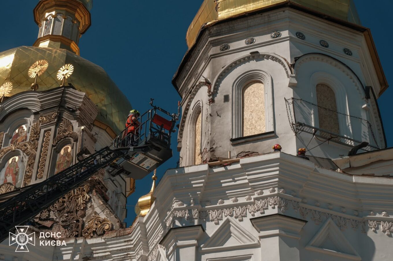 У Києві завершили консервацію даху Успенського собору