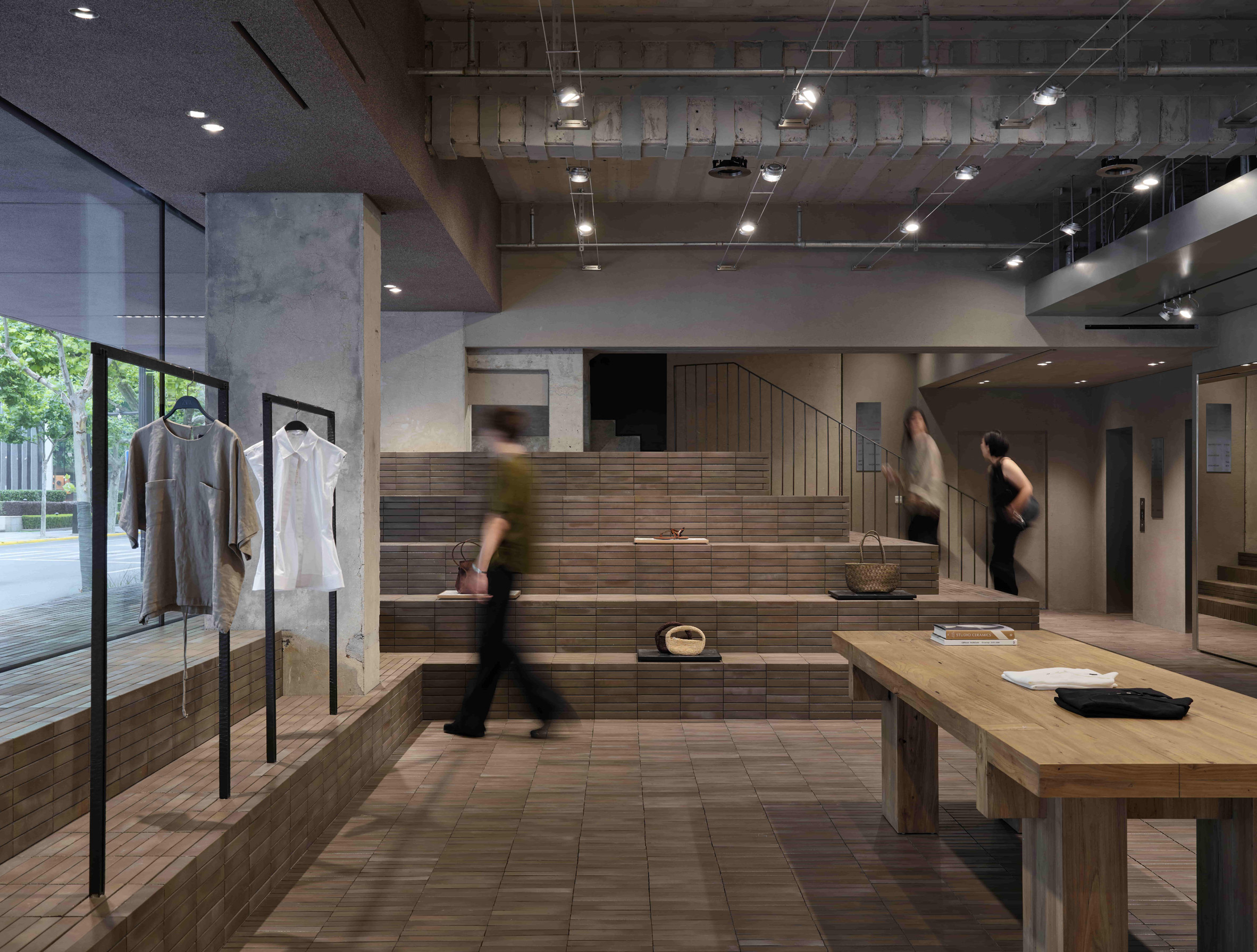 AIM Architecture перетворила п’ятиповерхову будівлю на флагман Zara у Шанхаї
