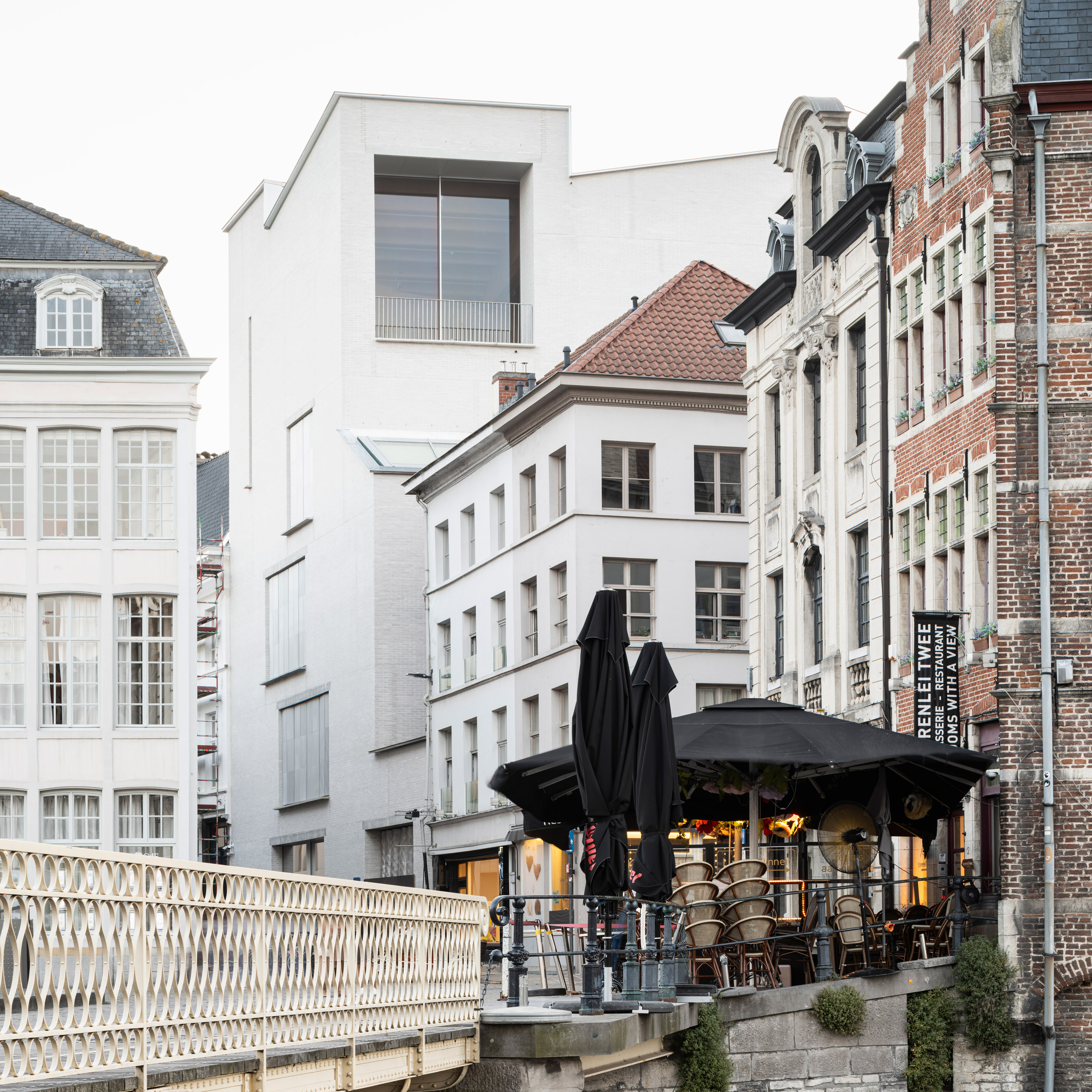 У Бельгії завершили реконструкцію Design Museum Gent із новим шестиповерховим крилом
